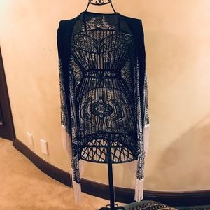Black and white patterned fringe kimono!